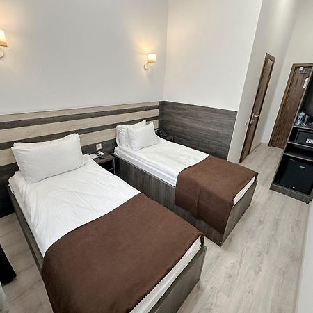 Infinity Plaza Block 1 Hotell Atyraū Exteriör bild