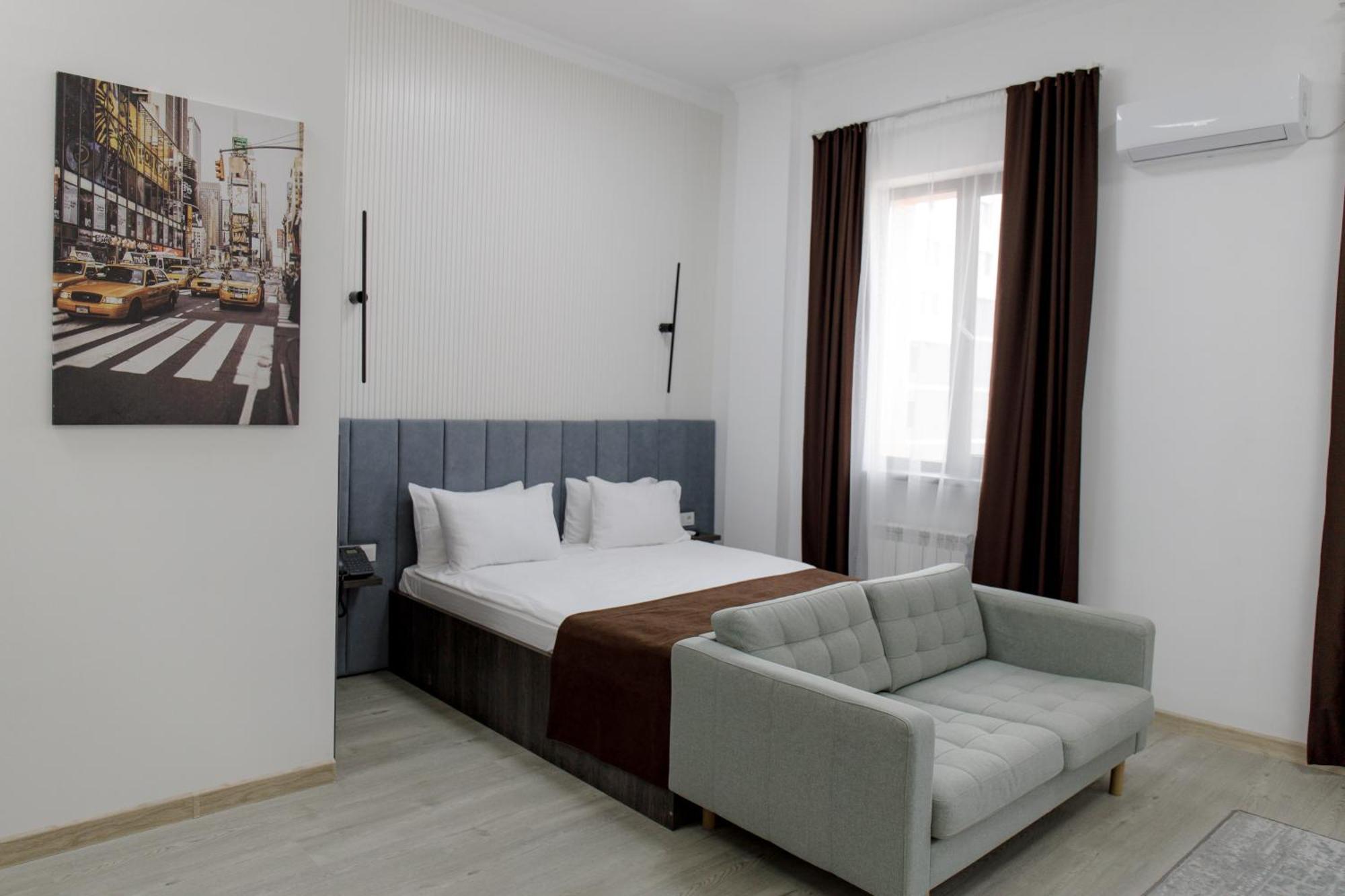 Infinity Plaza Block 1 Hotell Atyraū Exteriör bild