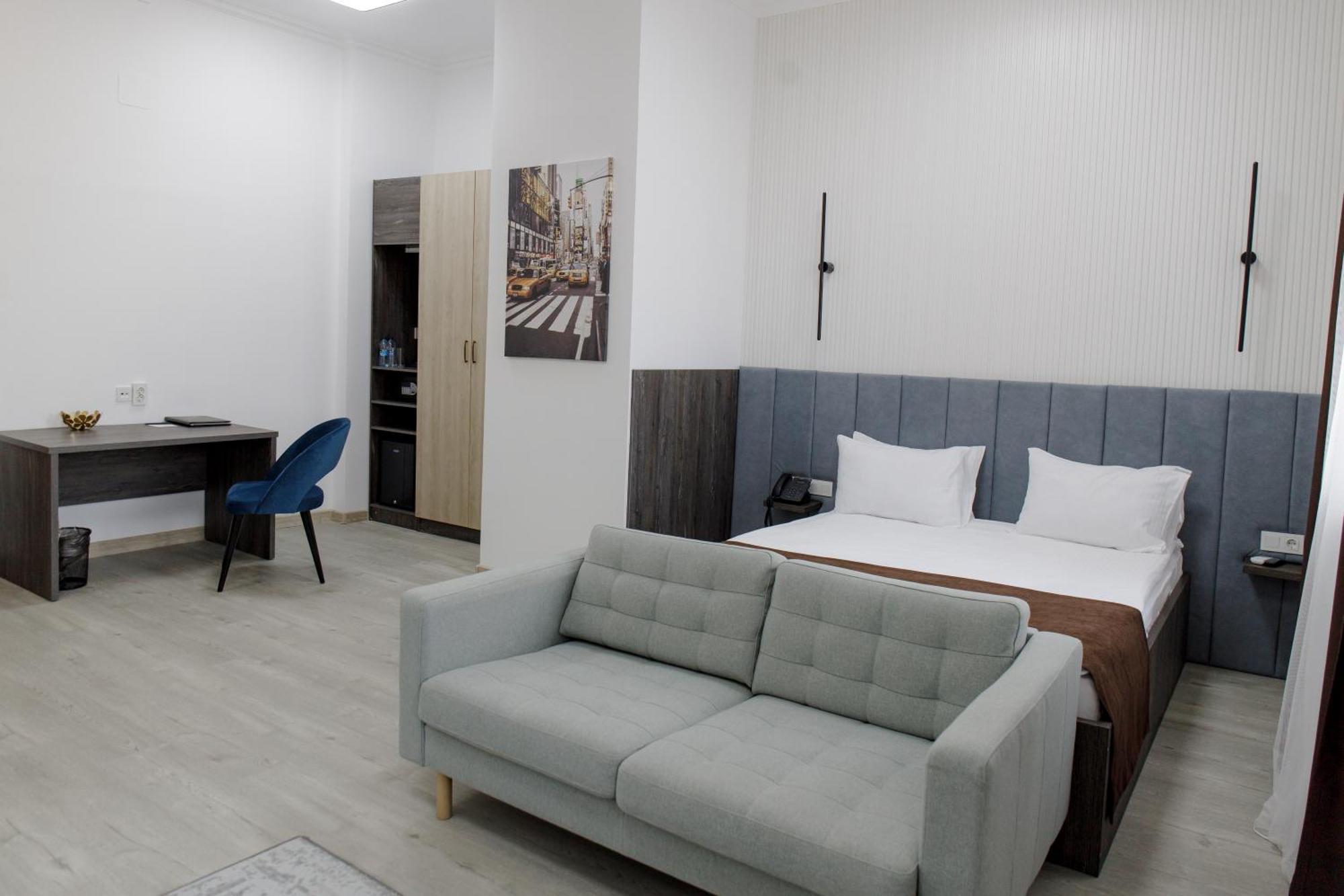 Infinity Plaza Block 1 Hotell Atyraū Exteriör bild