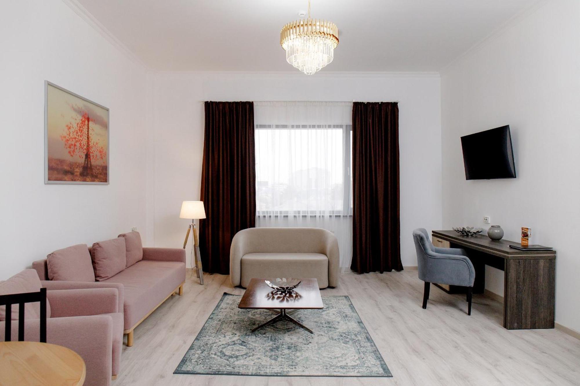 Infinity Plaza Block 1 Hotell Atyraū Exteriör bild