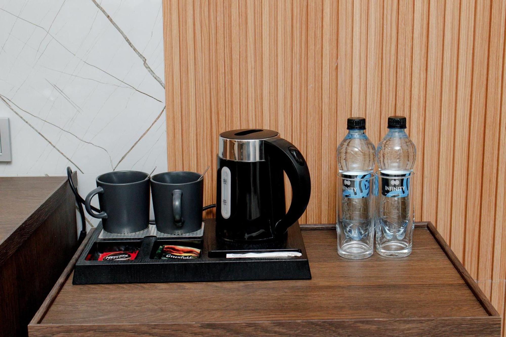 Infinity Plaza Block 1 Hotell Atyraū Exteriör bild