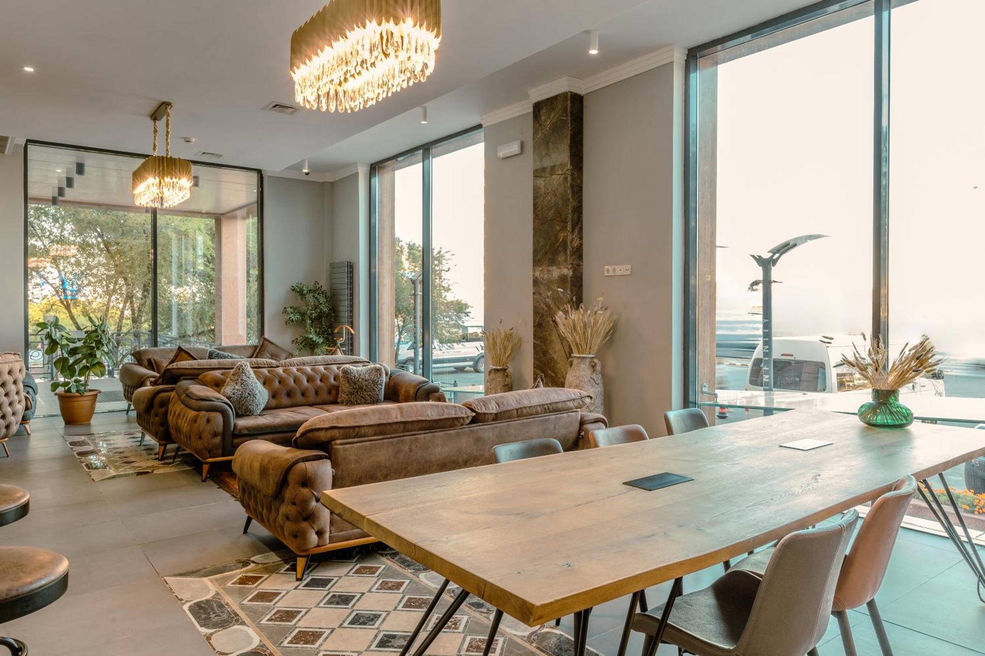 Infinity Plaza Block 1 Hotell Atyraū Exteriör bild