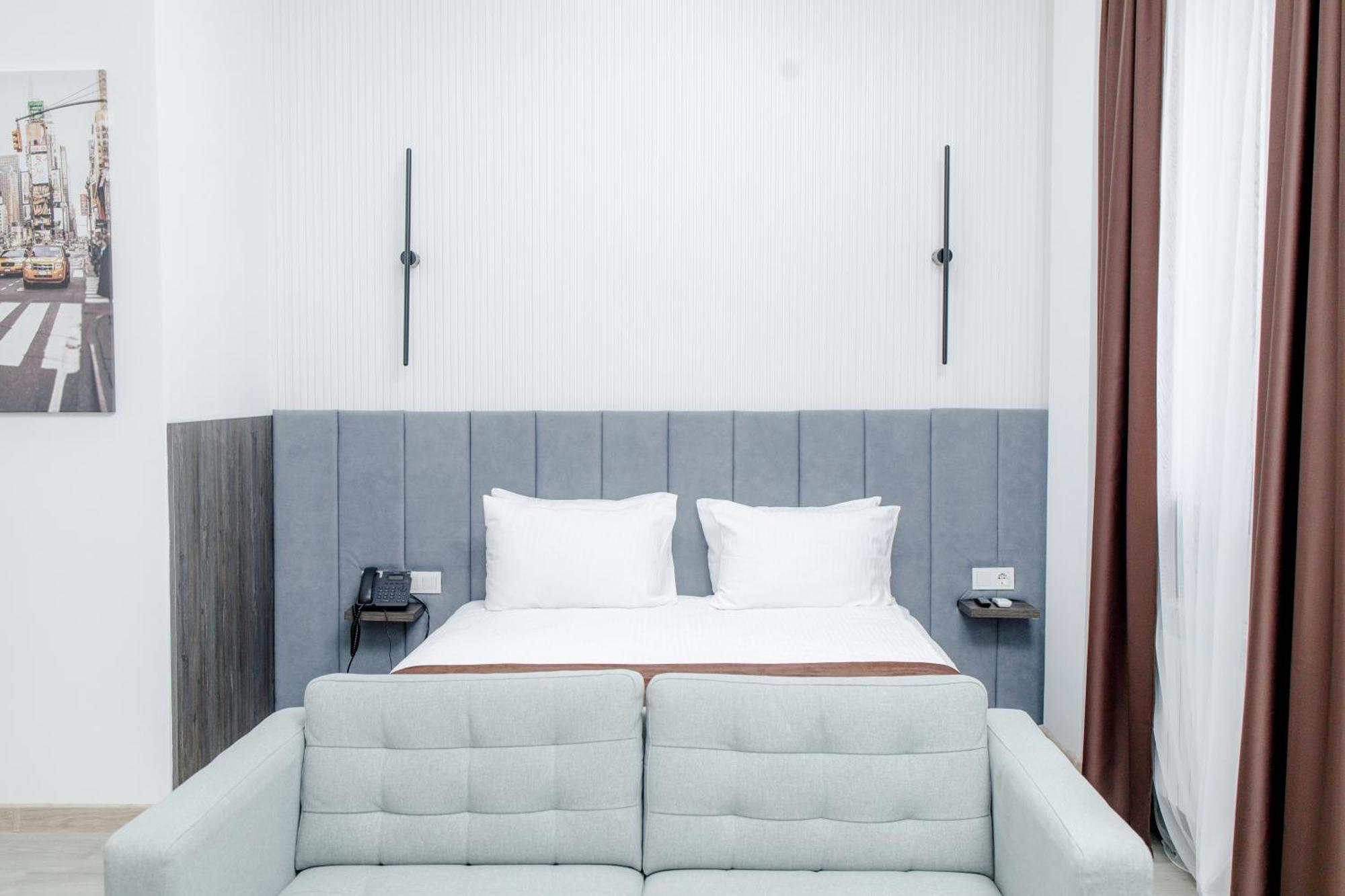 Infinity Plaza Block 1 Hotell Atyraū Exteriör bild