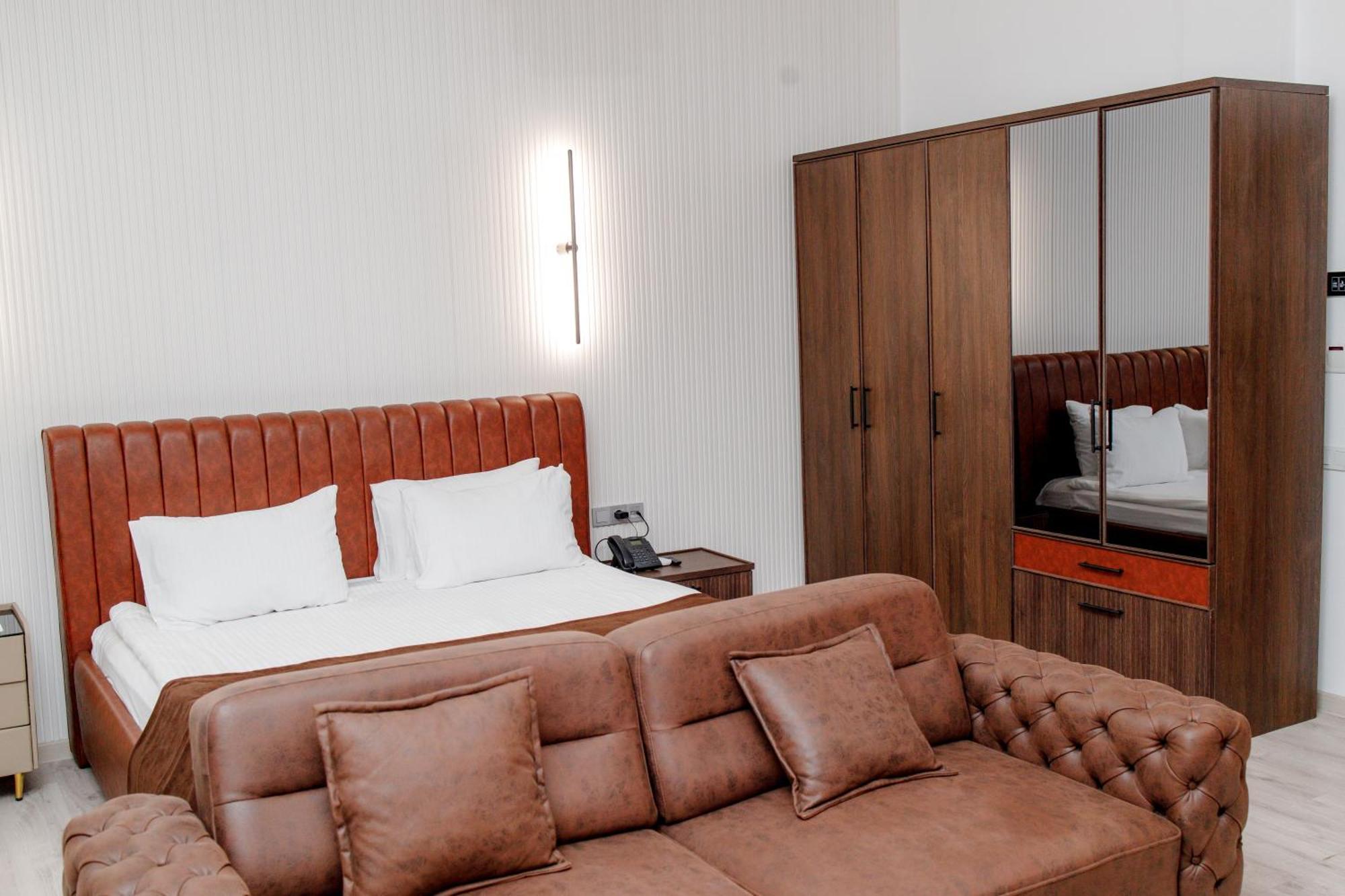 Infinity Plaza Block 1 Hotell Atyraū Exteriör bild