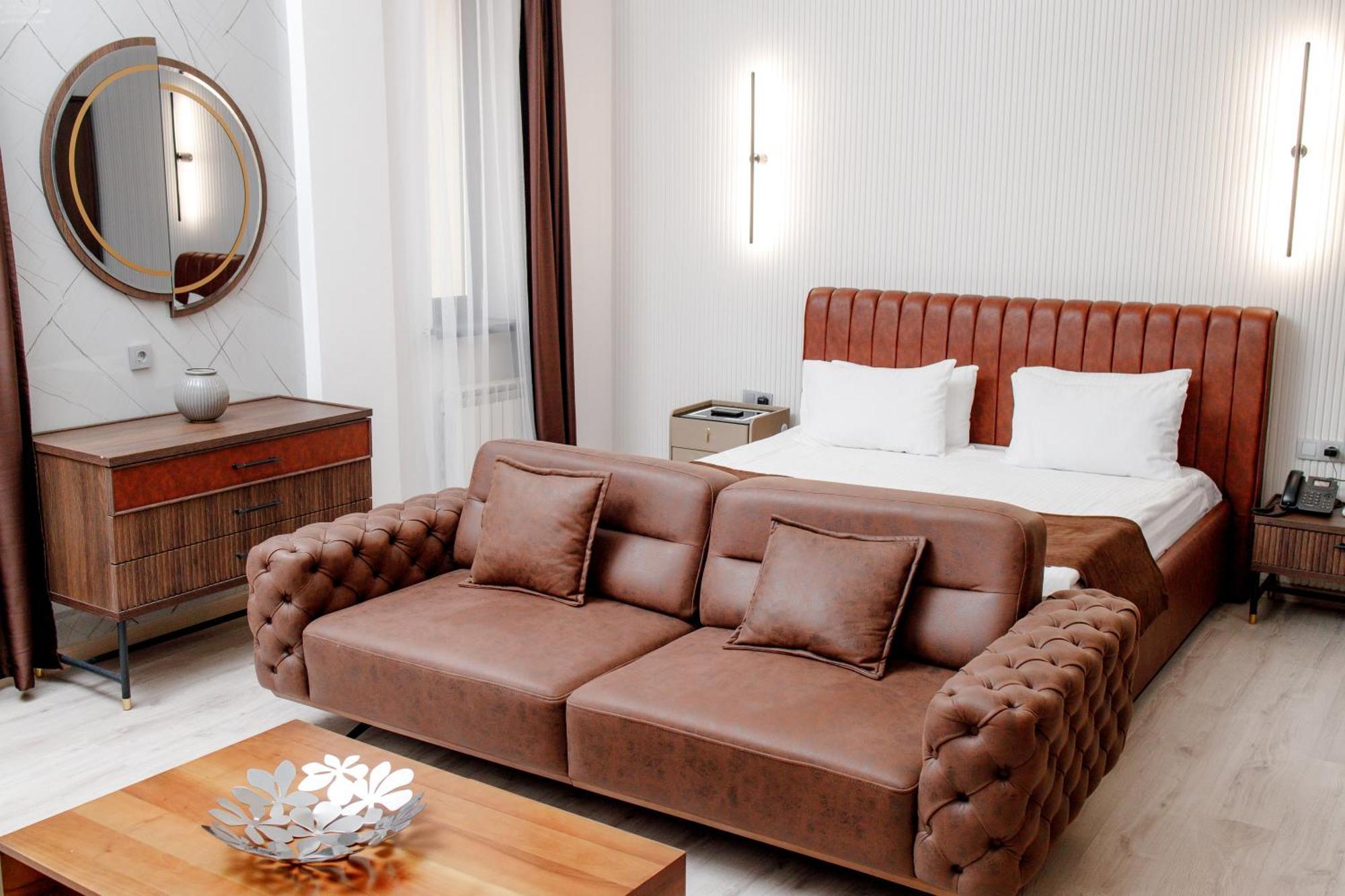 Infinity Plaza Block 1 Hotell Atyraū Exteriör bild