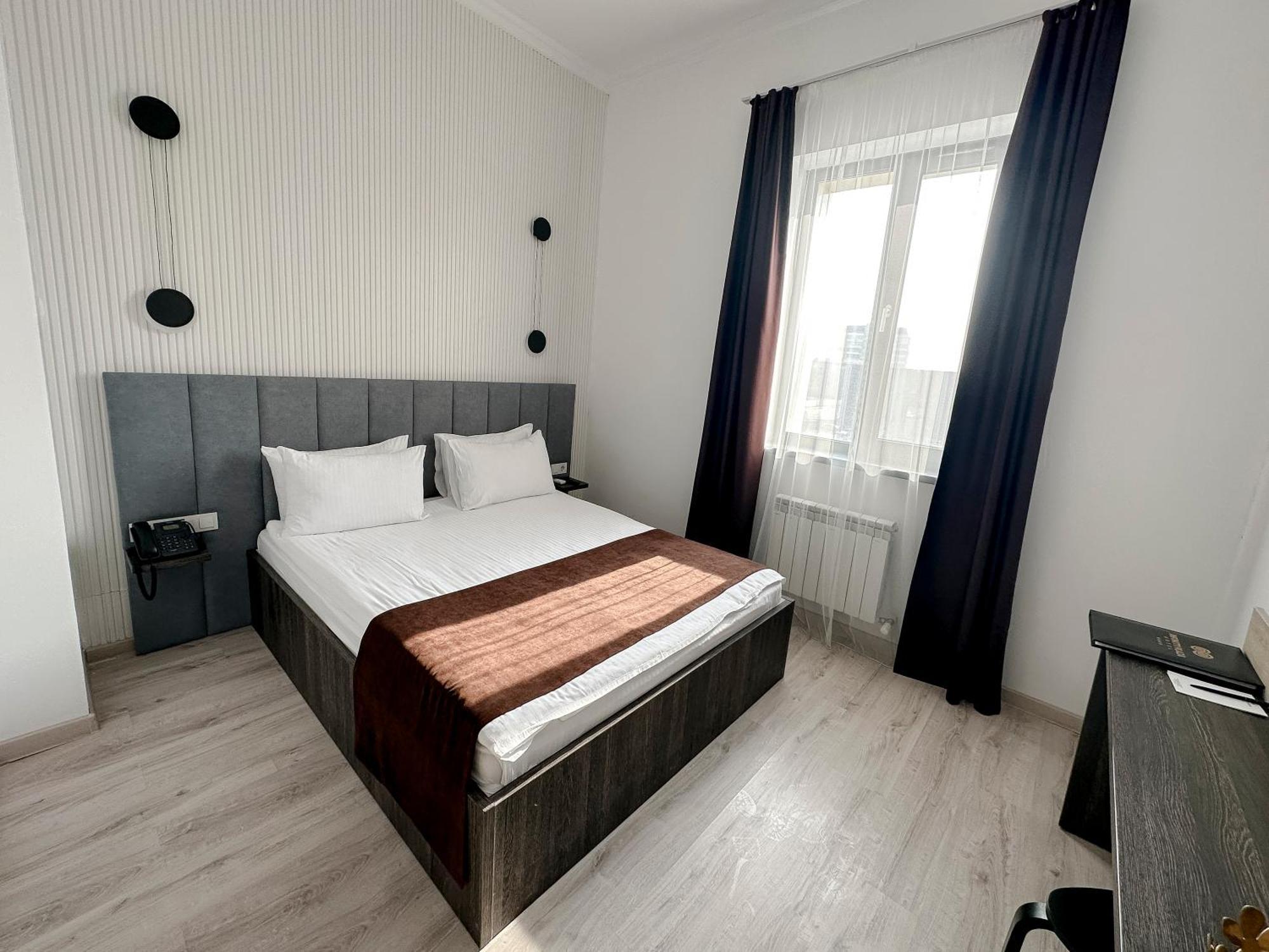 Infinity Plaza Block 1 Hotell Atyraū Exteriör bild
