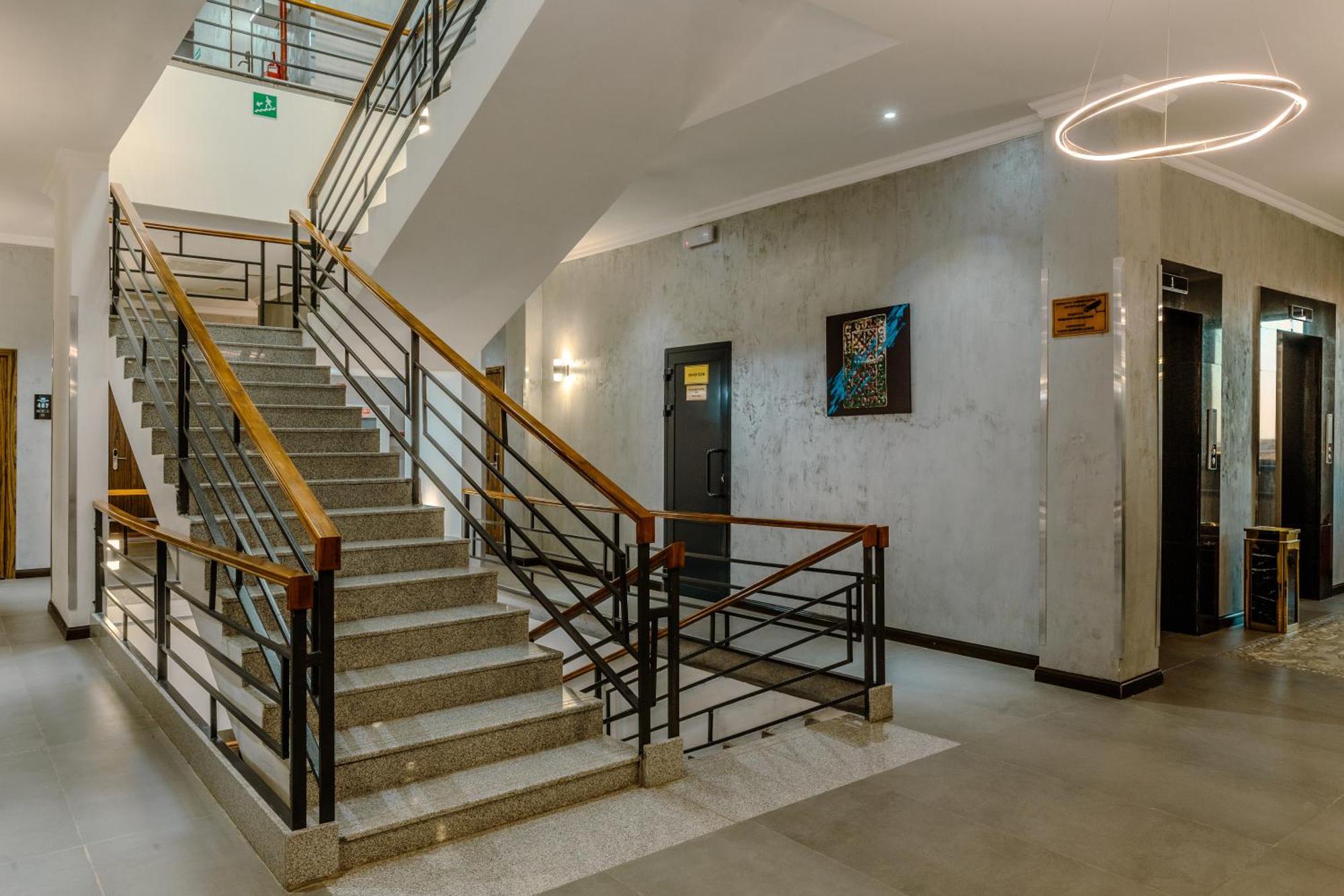 Infinity Plaza Block 1 Hotell Atyraū Exteriör bild