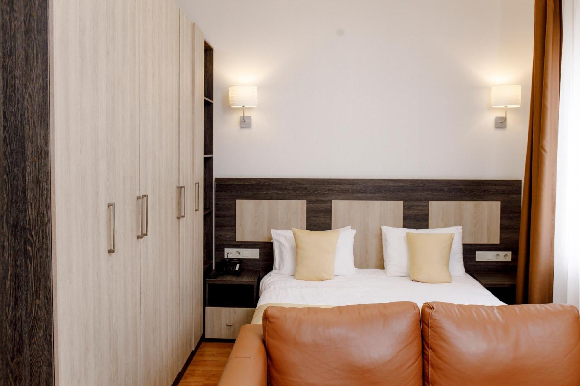 Infinity Plaza Block 1 Hotell Atyraū Exteriör bild